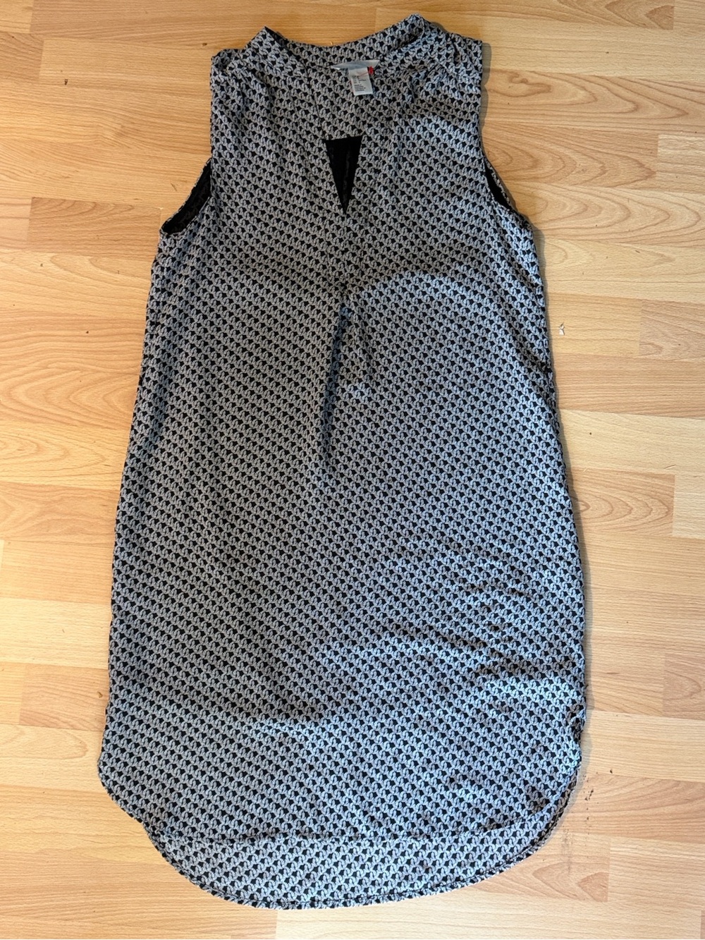 H&M black and white sleeveless shift dress size 4